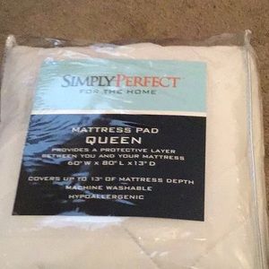 Queen Mattress Pad, NWT